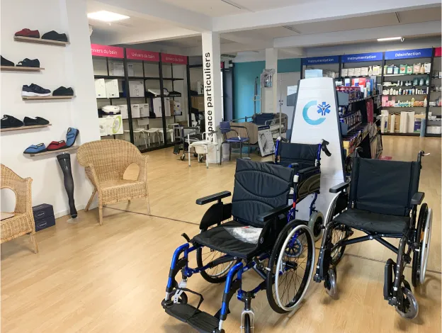 Fauteuils roulants et espace orthopédie du magasin Cap Médical Santé